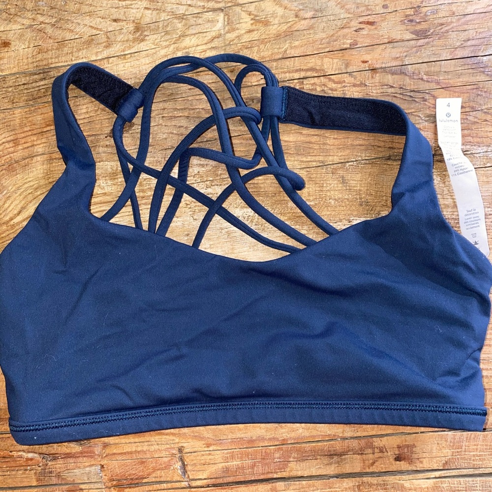 LULU LEMON SPORTS BRA (size 4)